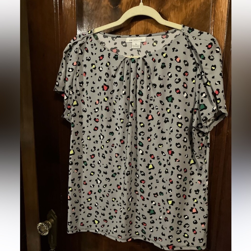 Liz Claiborne Women’s Blouse  Siza:Medium Animal print with colors